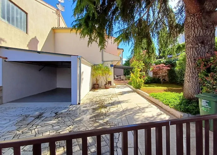 Sunny Street Holiday Home